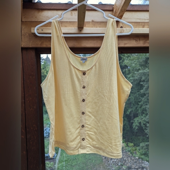 Light yellow tank - Picture 1 of 3